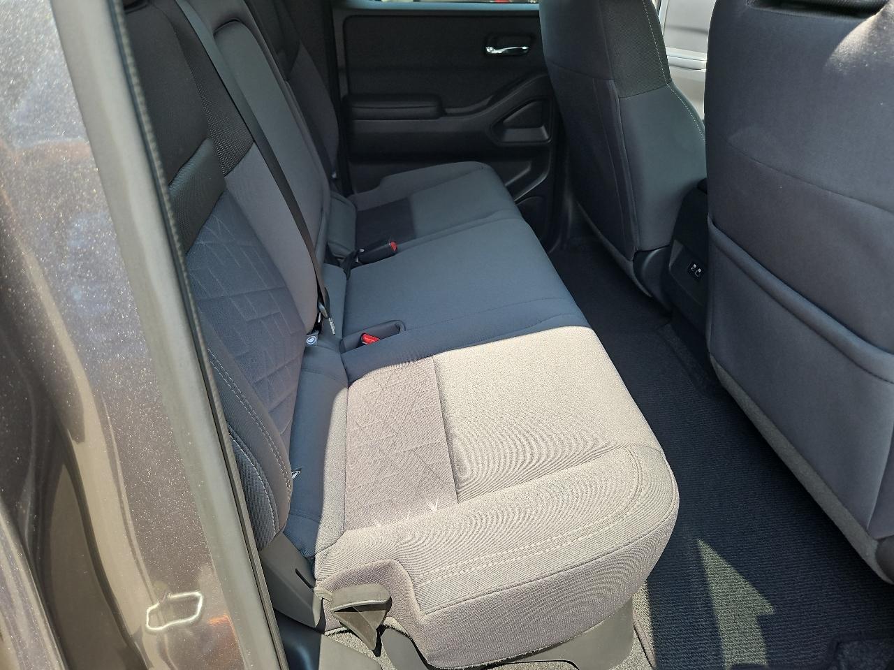 Nissan Frontier Crew Cab 4x4 SV 2025