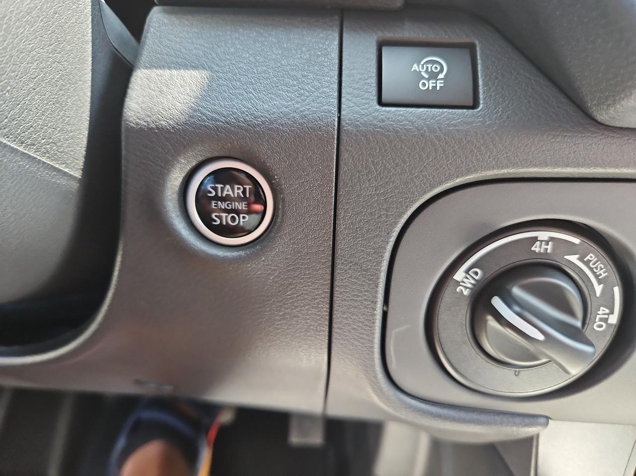 Nissan Frontier Crew Cab 4x4 SV 2025