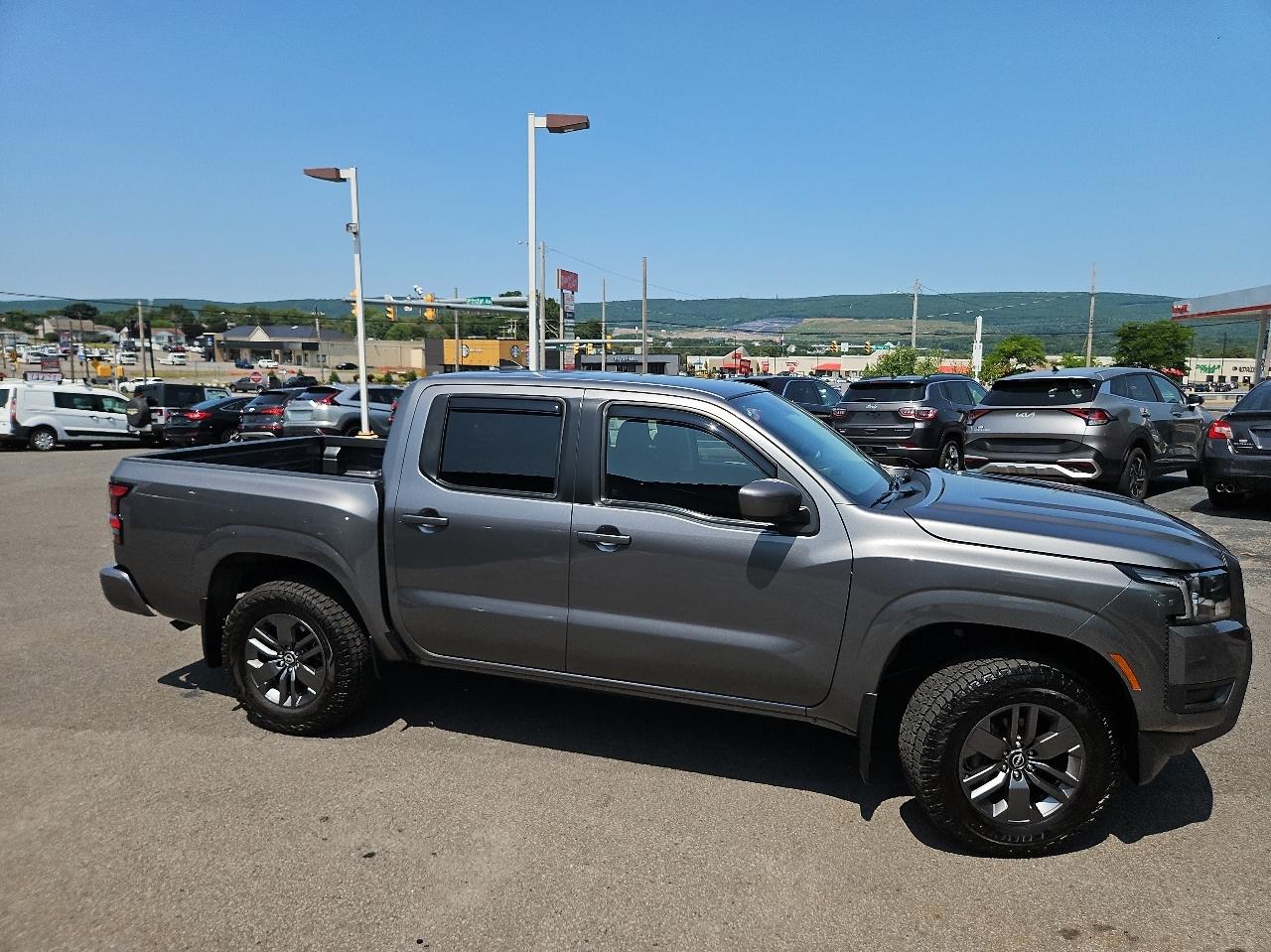 Nissan Frontier Crew Cab 4x4 SV 2025