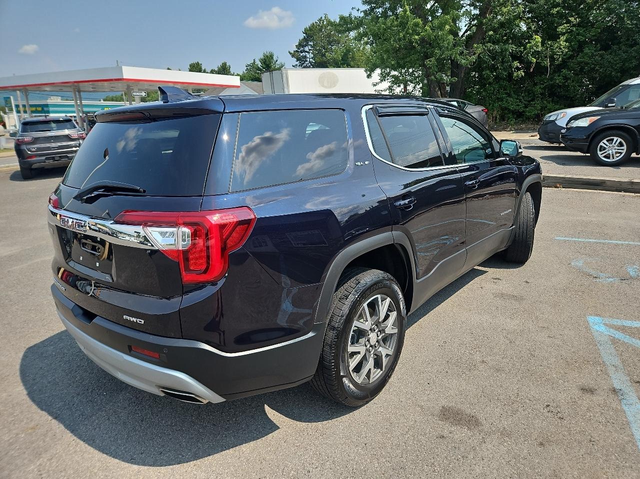 GMC Acadia AWD 4dr SLE 2021