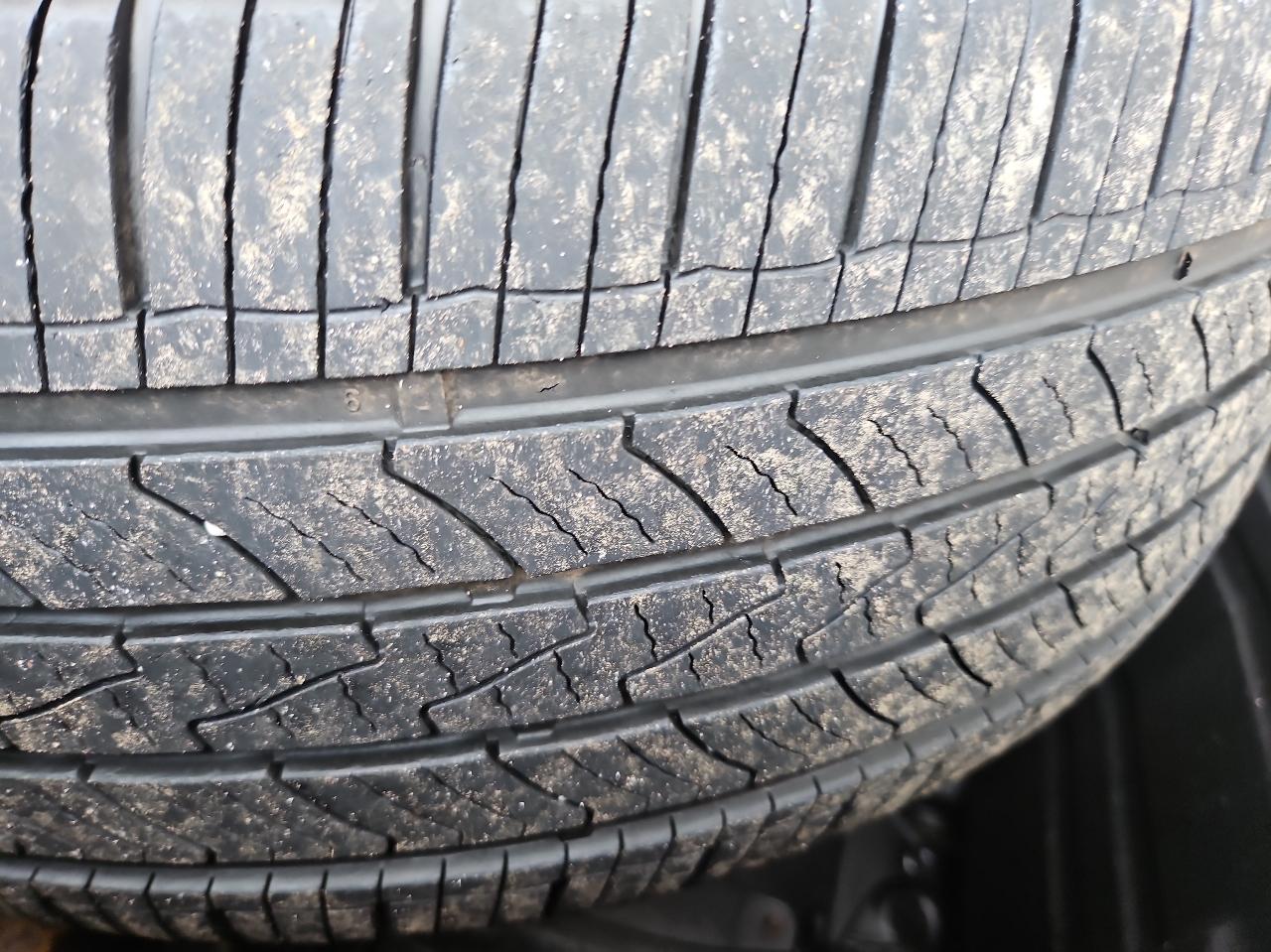 Toyota Sienna 5dr 7-Pass Van V6 LE FWD (Natl) 2011
