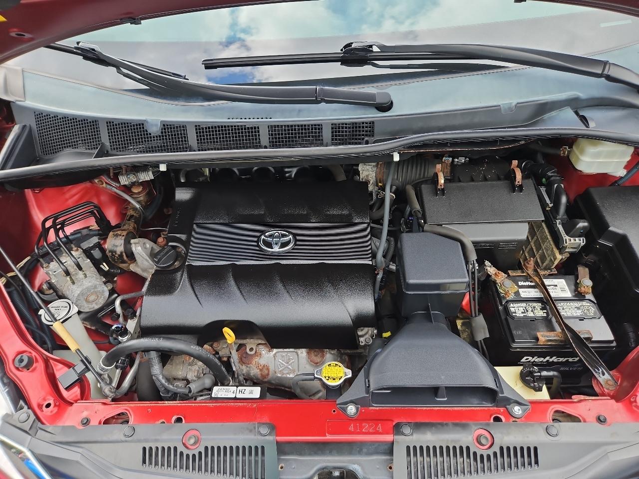 Toyota Sienna 5dr 7-Pass Van V6 LE FWD (Natl) 2011