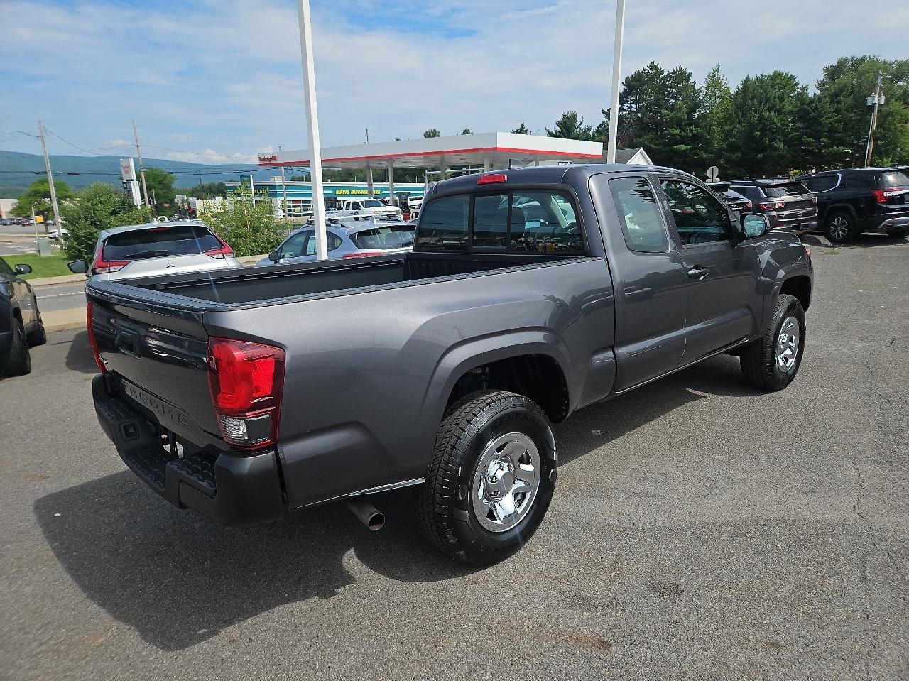 Toyota Tacoma 4WD Access Cab I4 AT SR (Natl) 2018
