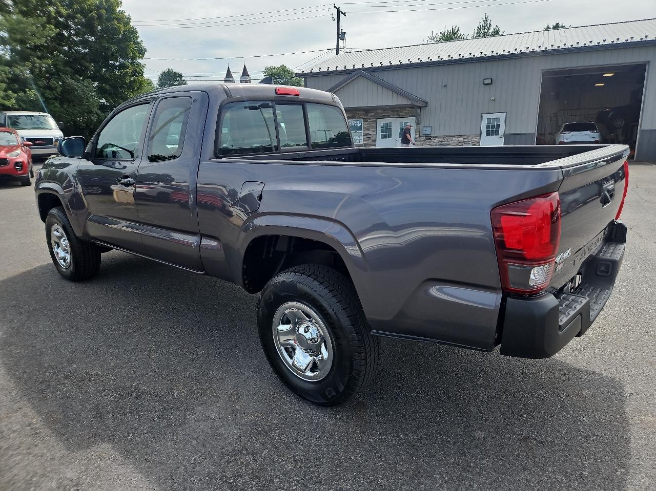 Toyota Tacoma 4WD Access Cab I4 AT SR (Natl) 2018