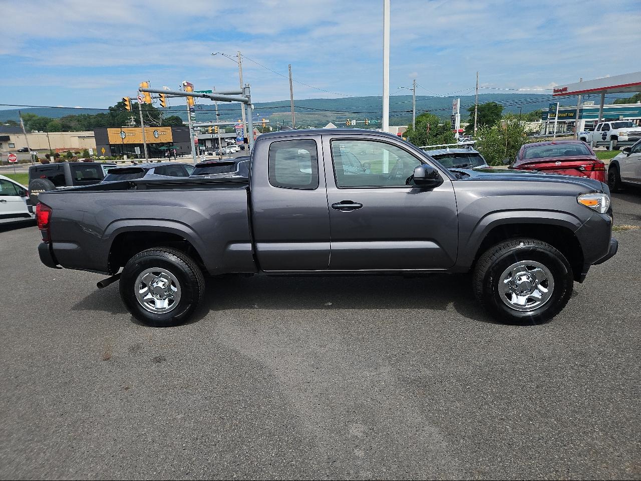 Toyota Tacoma 4WD Access Cab I4 AT SR (Natl) 2018