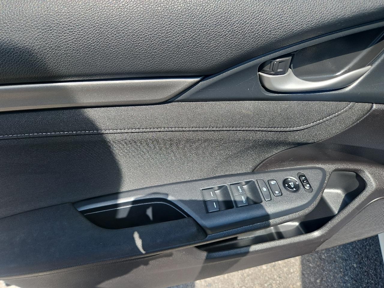 Honda Civic Hatchback EX CVT 2020