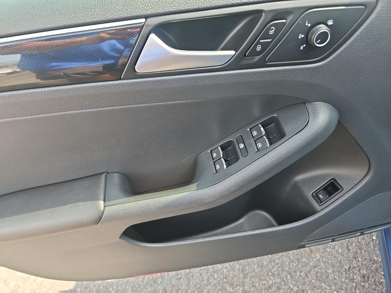Volkswagen Jetta 1.8T SEL Auto 2017