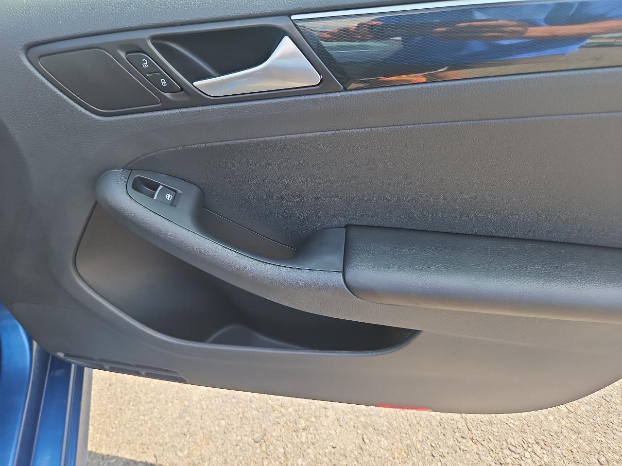 Volkswagen Jetta 1.8T SEL Auto 2017
