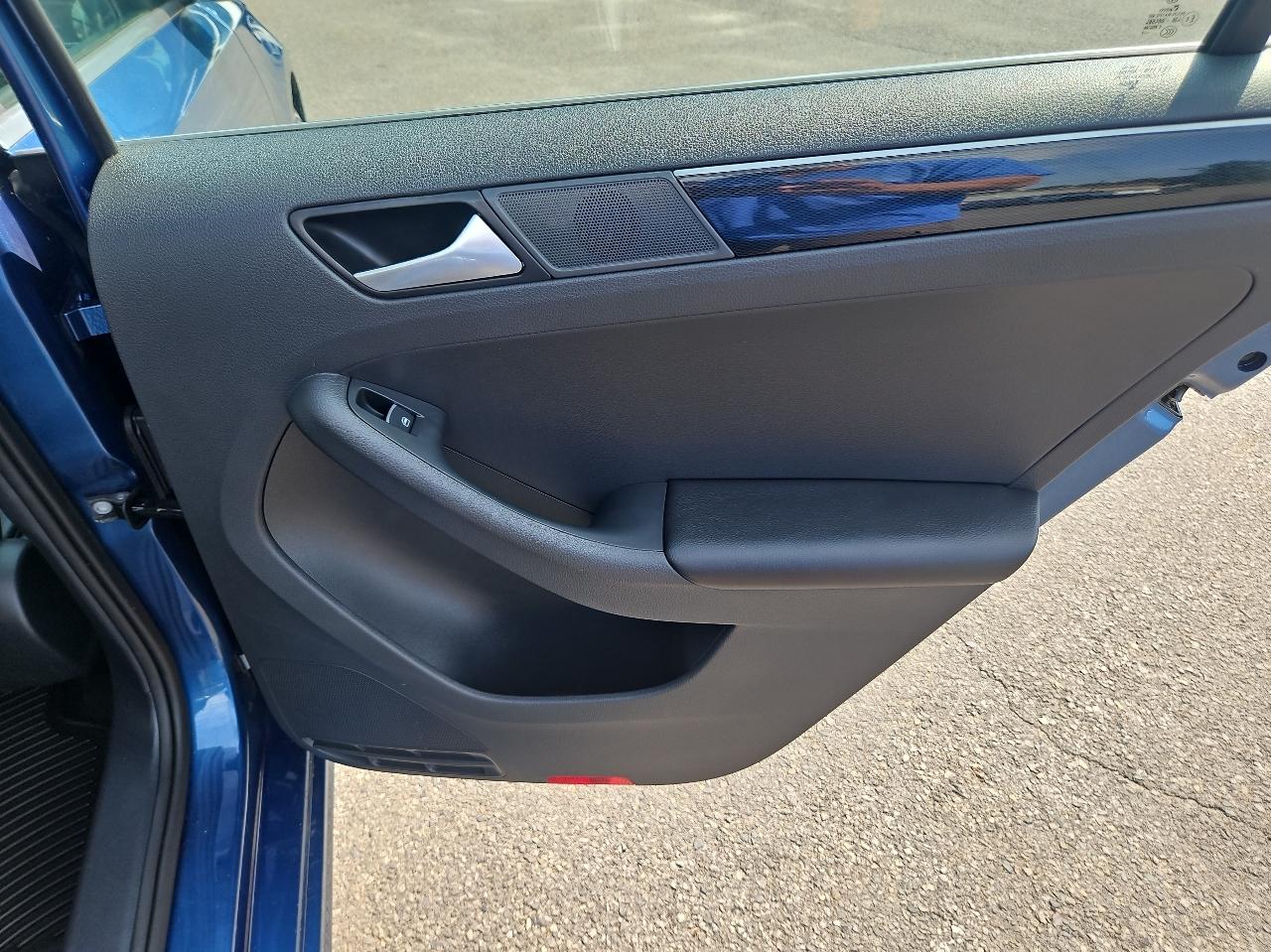 Volkswagen Jetta 1.8T SEL Auto 2017