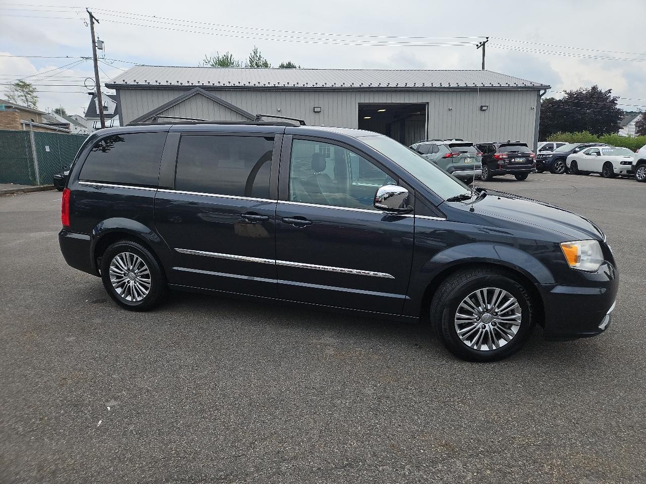 Chrysler Town & Country 4dr Wgn Touring-L 2014