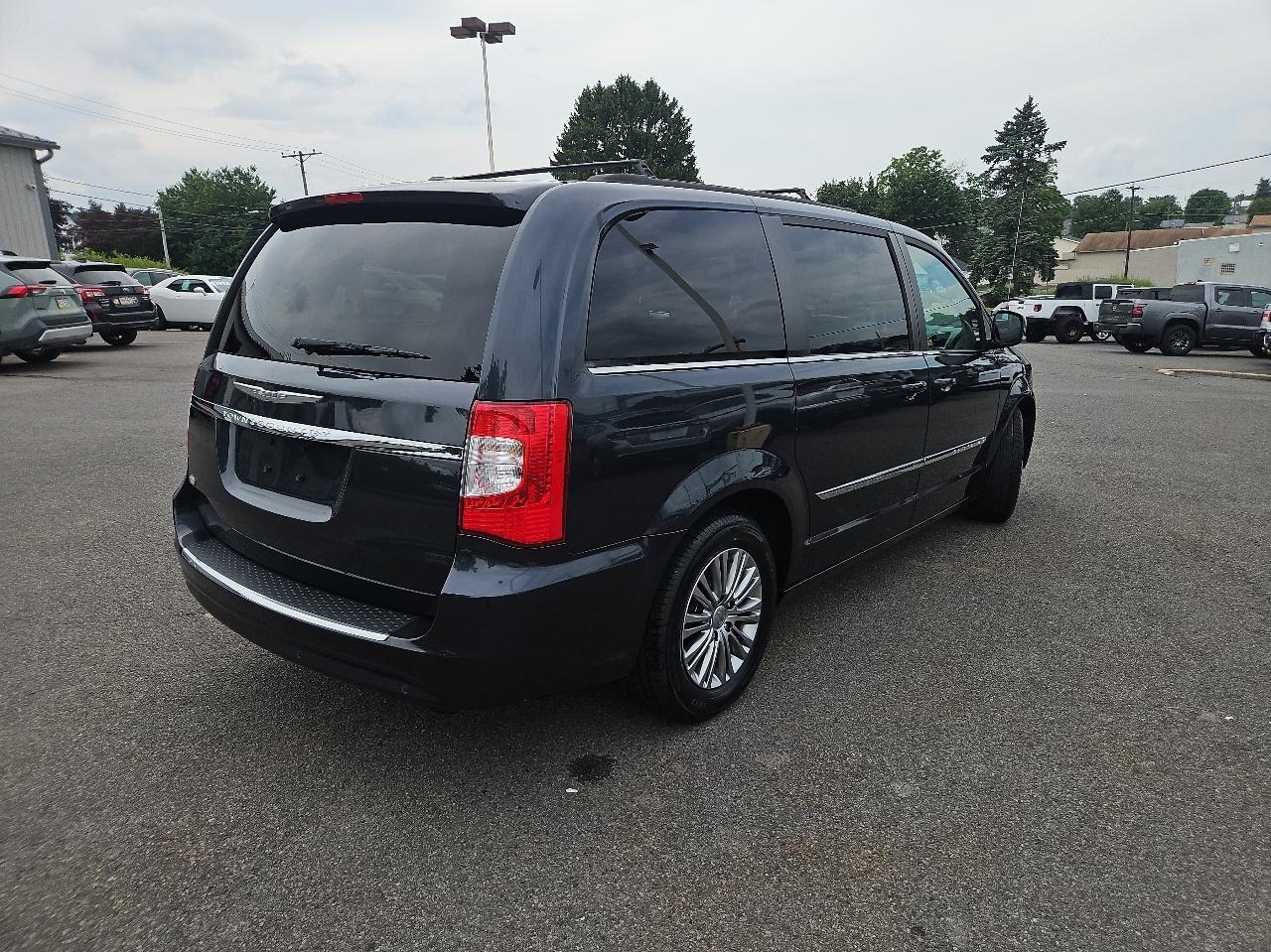 Chrysler Town & Country 4dr Wgn Touring-L 2014