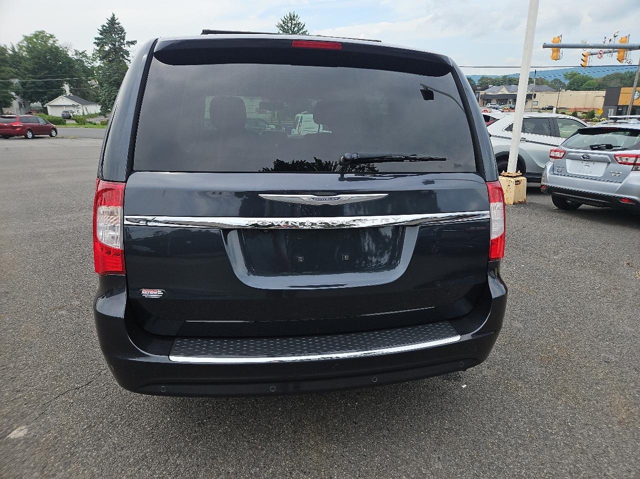 Chrysler Town & Country 4dr Wgn Touring-L 2014