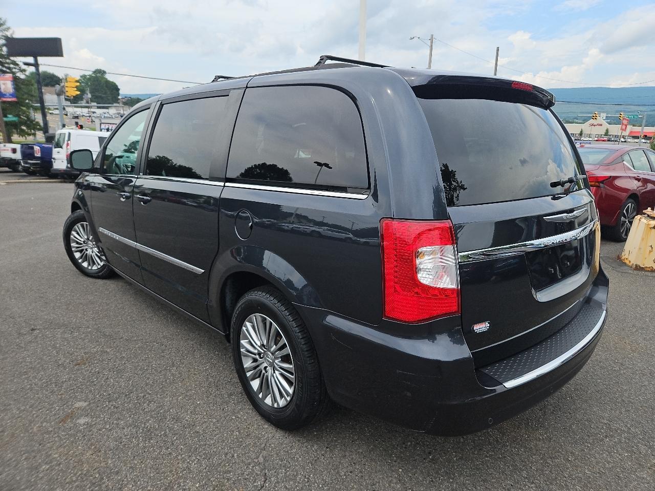 Chrysler Town & Country 4dr Wgn Touring-L 2014