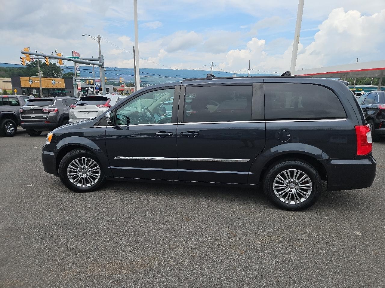Chrysler Town & Country 4dr Wgn Touring-L 2014