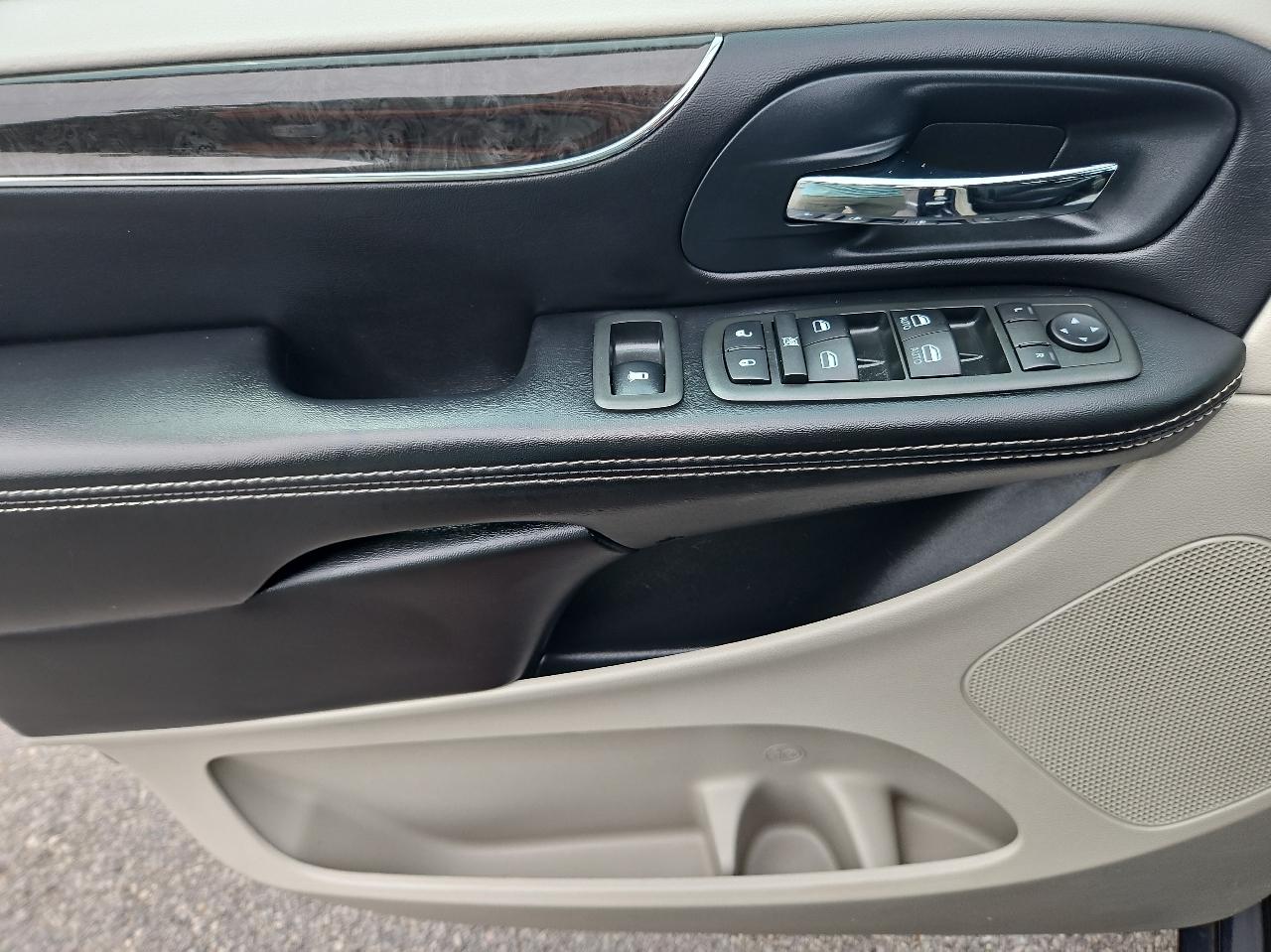Chrysler Town & Country 4dr Wgn Touring-L 2014