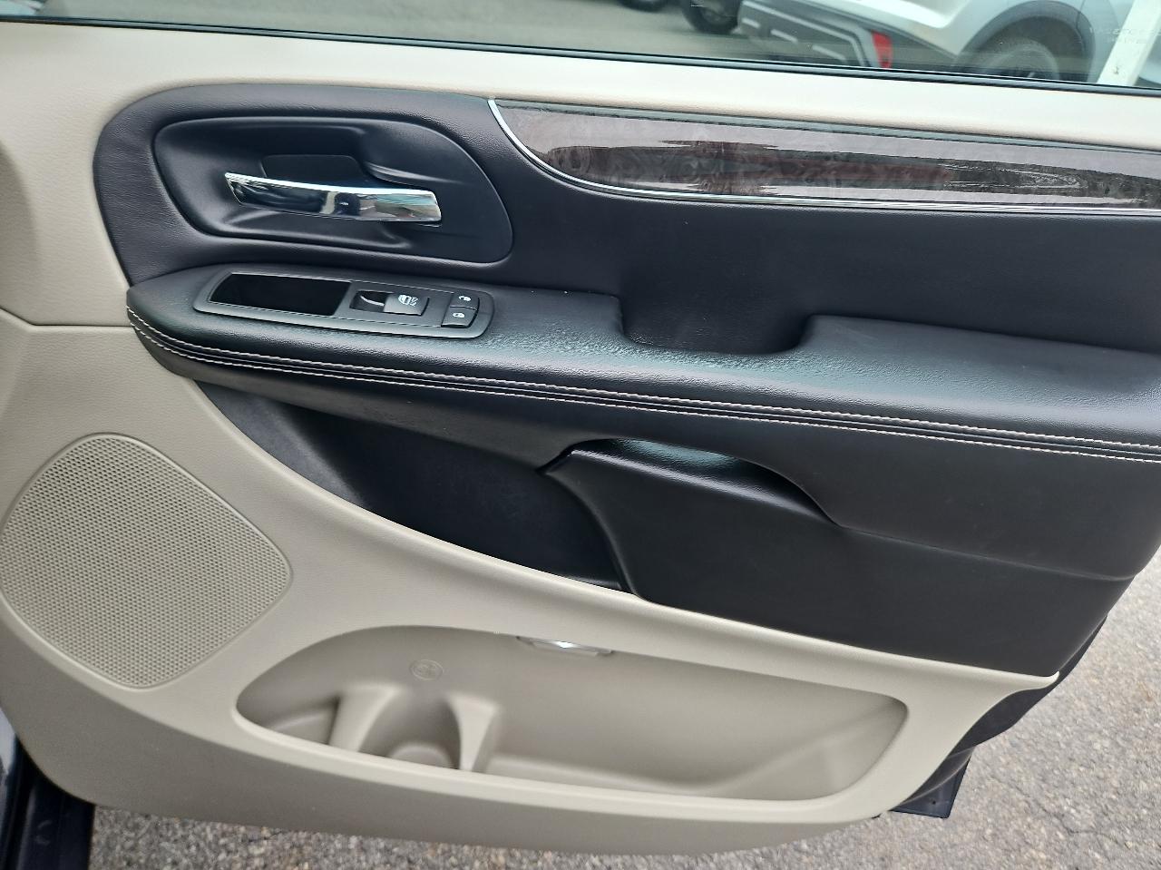 Chrysler Town & Country 4dr Wgn Touring-L 2014