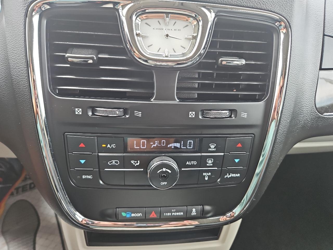 Chrysler Town & Country 4dr Wgn Touring-L 2014