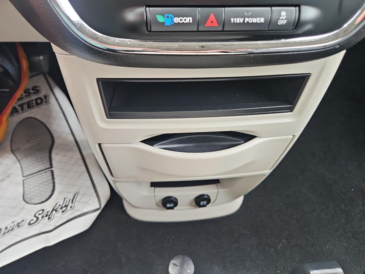 Chrysler Town & Country 4dr Wgn Touring-L 2014