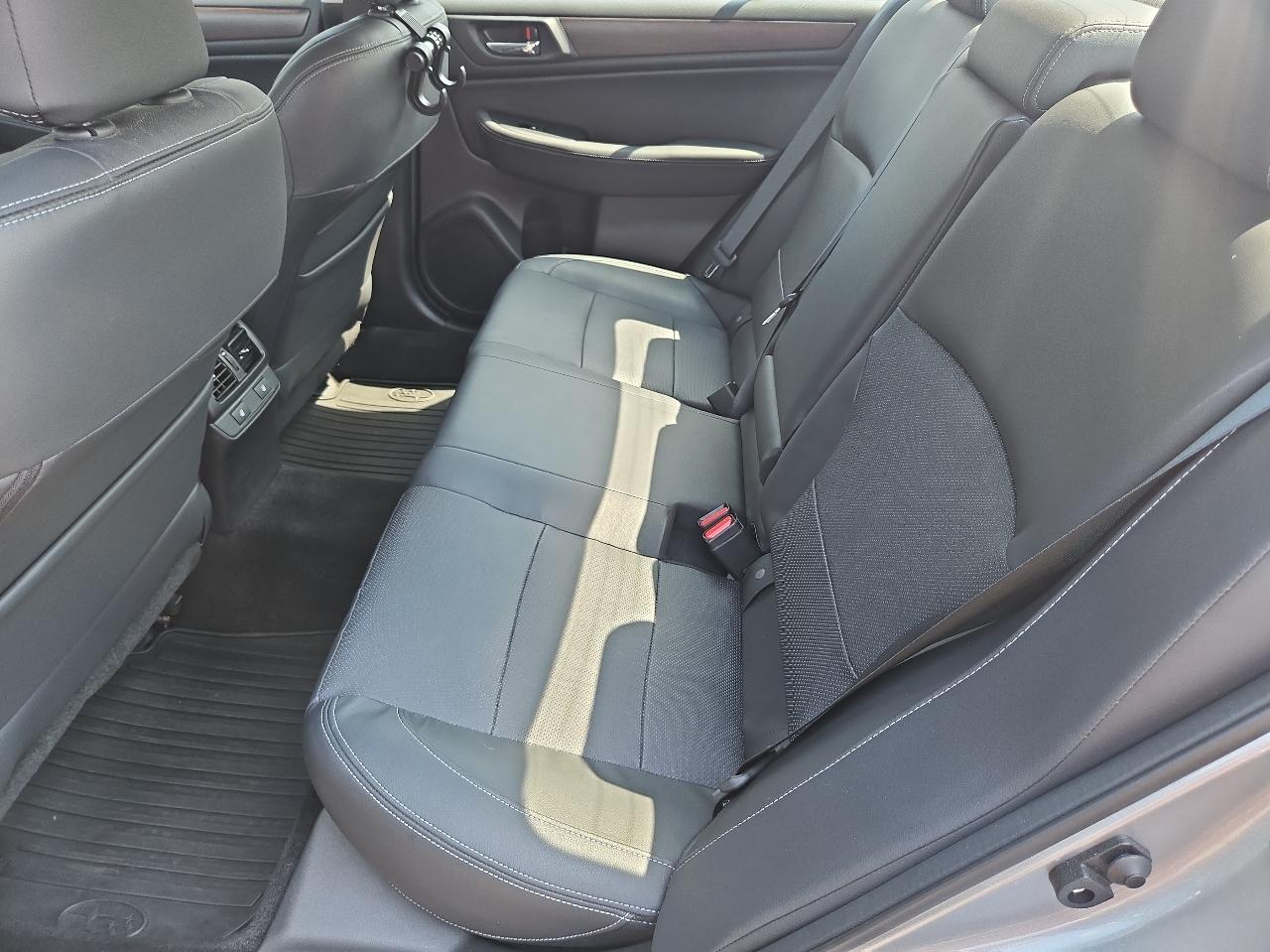 Subaru Legacy 4dr Sdn 2.5i Limited PZEV 2015
