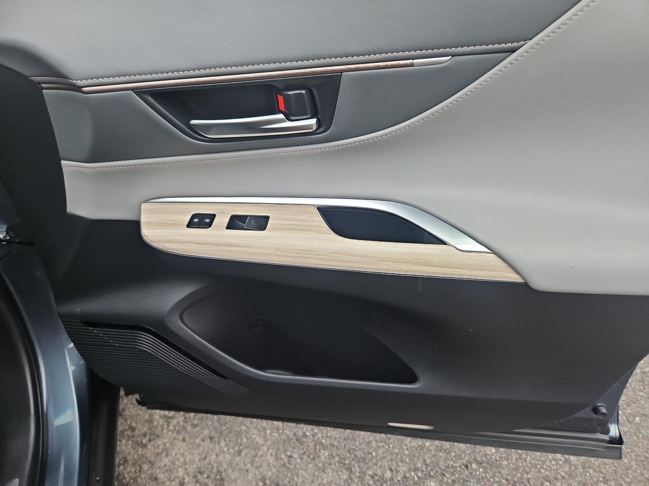 Toyota Venza Limited AWD (Natl) 2021
