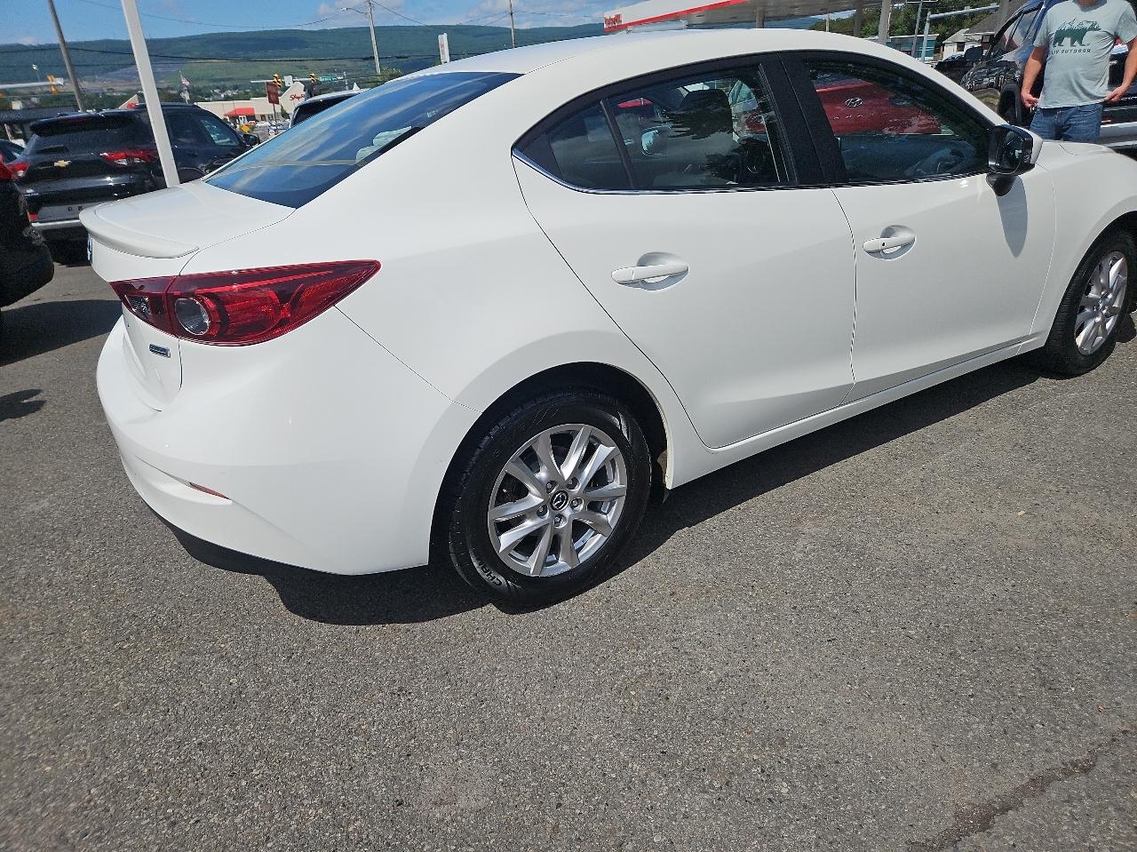 Mazda MAZDA3 4dr Sdn Auto i Touring 2016