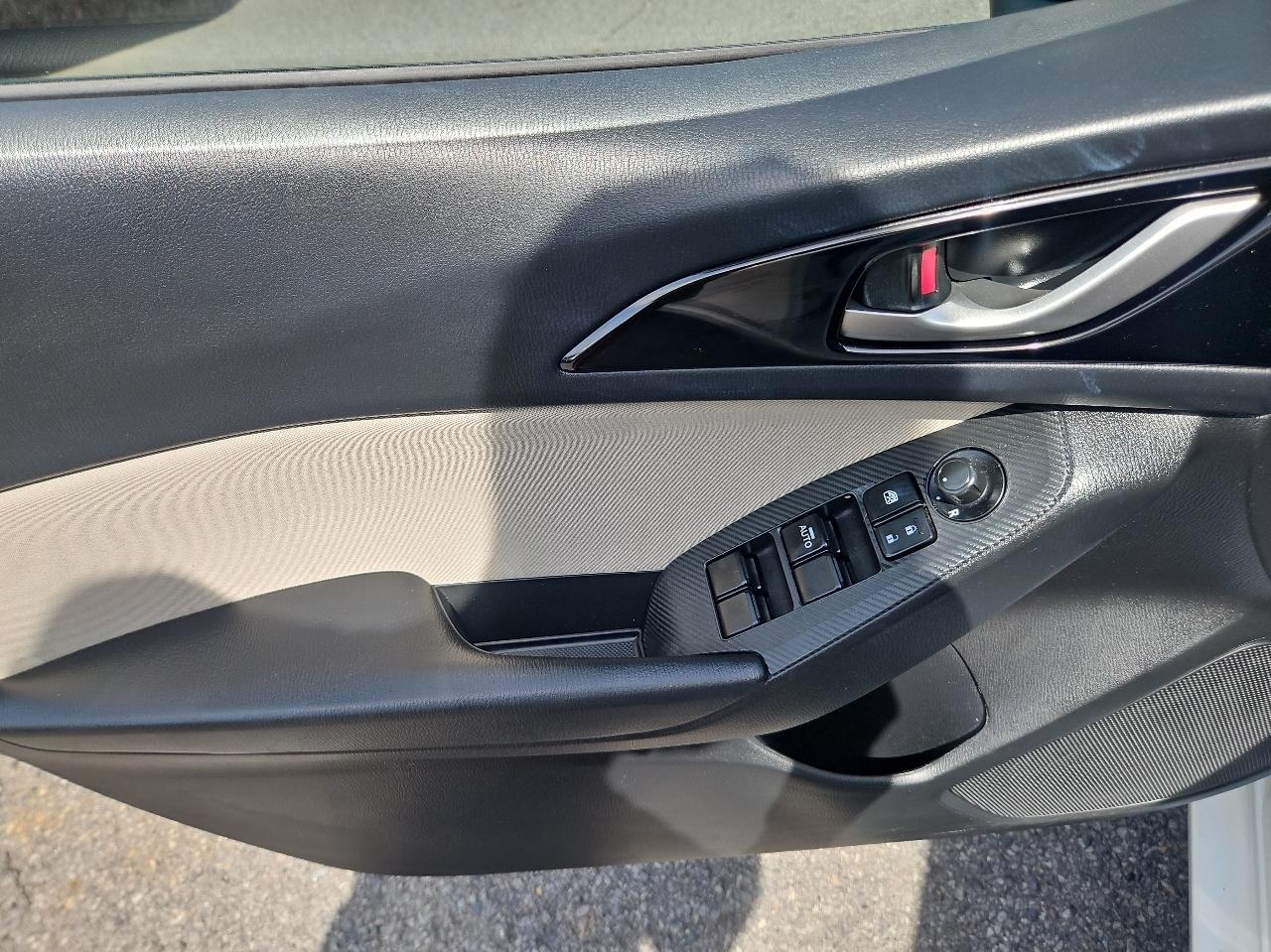 Mazda MAZDA3 4dr Sdn Auto i Touring 2016