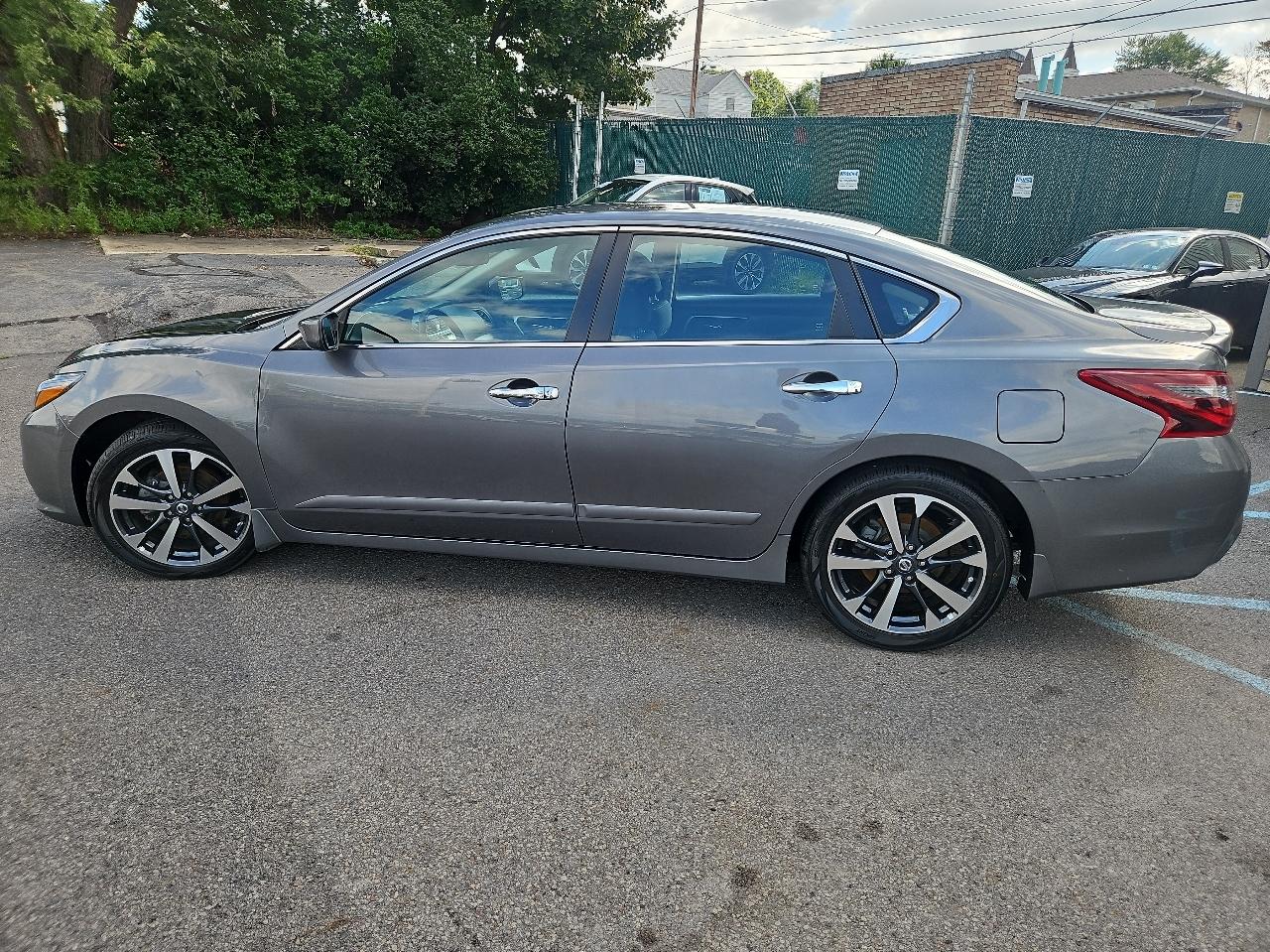 Nissan Altima 2.5 SR Sedan 2017