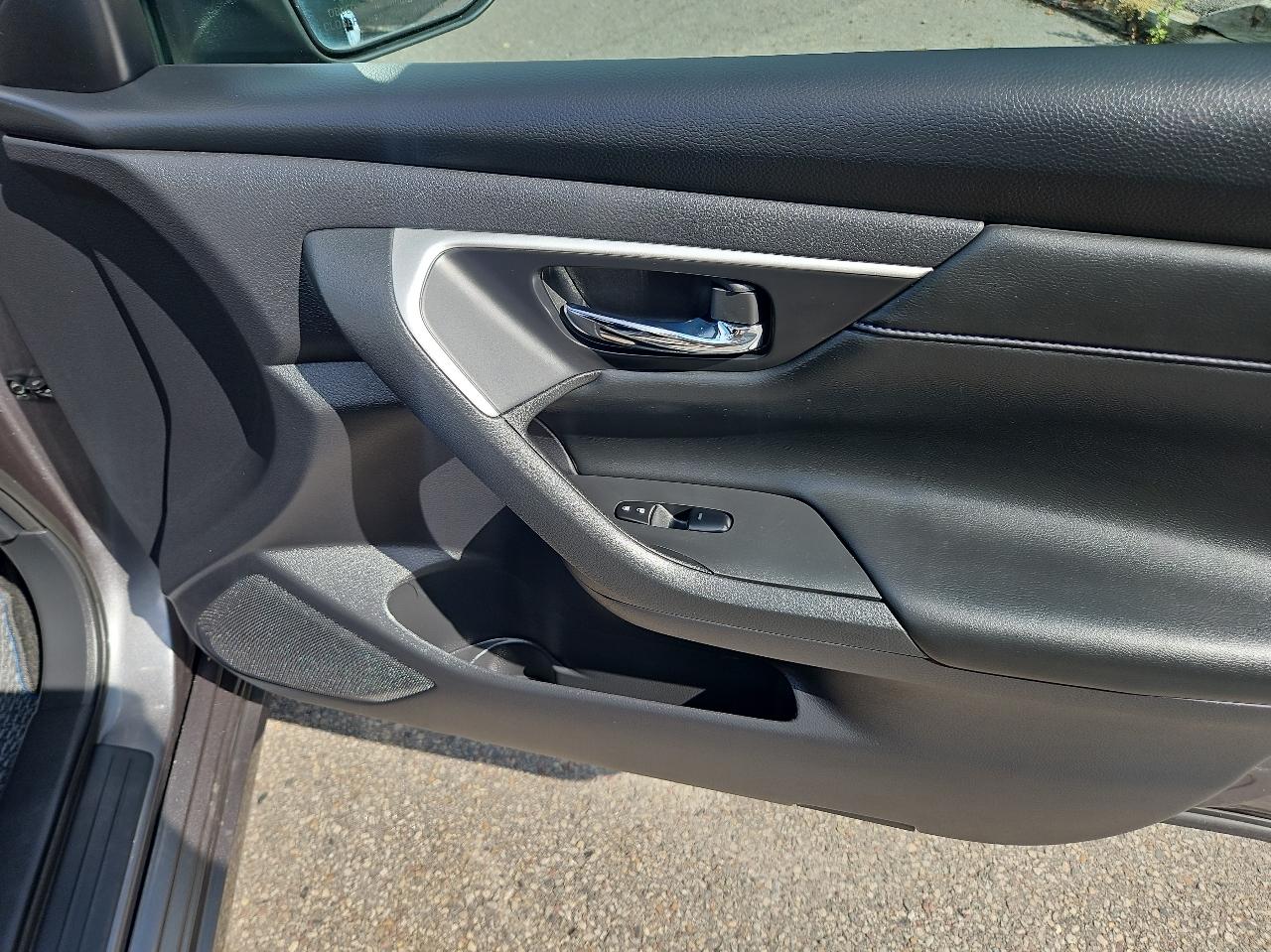 Nissan Altima 2.5 SR Sedan 2017