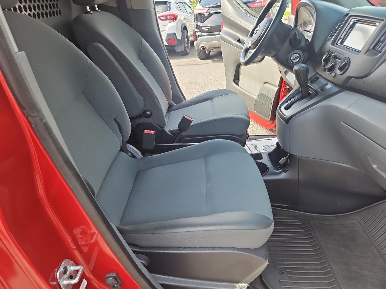Nissan NV200 I4 S 2015