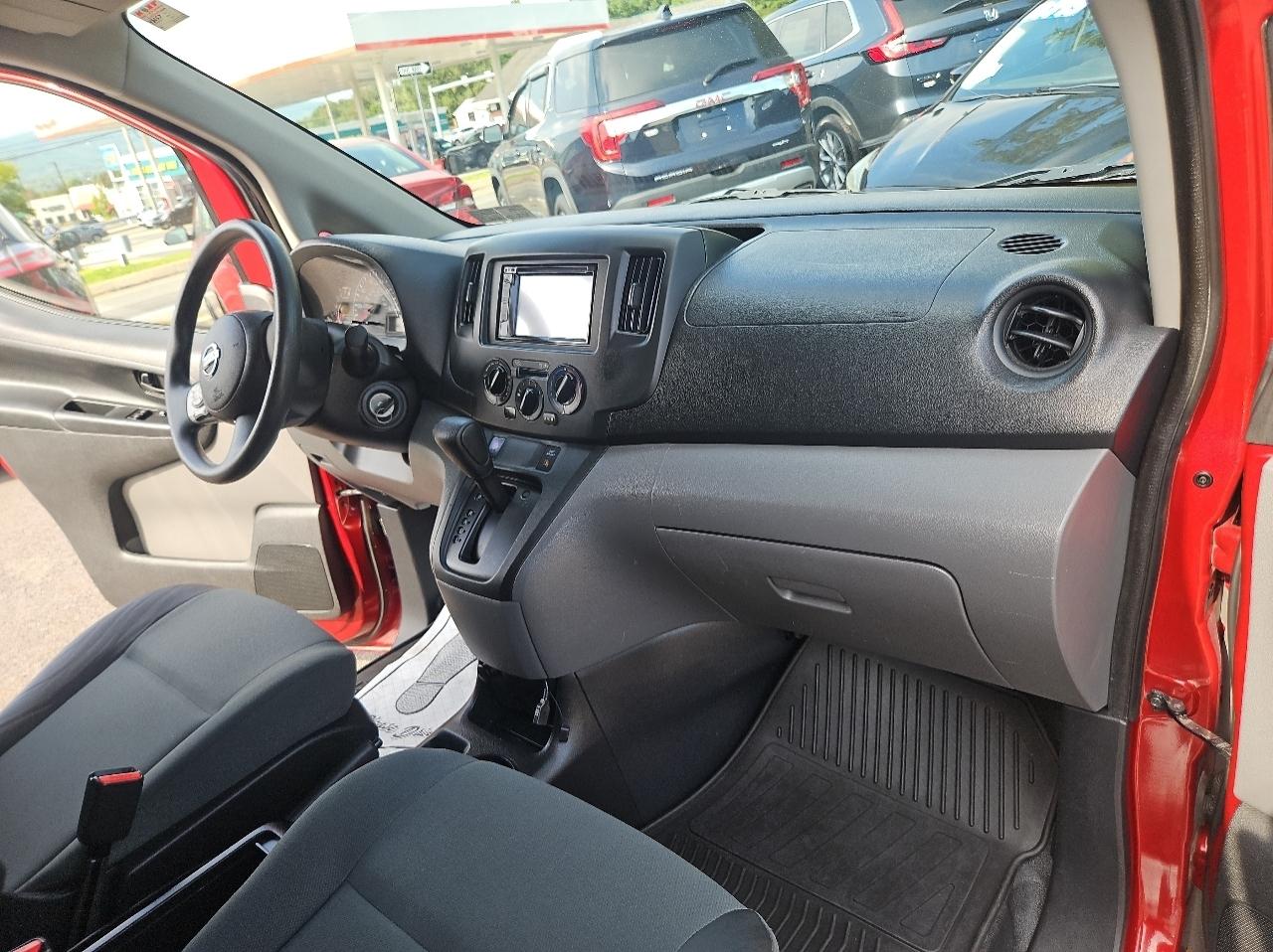 Nissan NV200 I4 S 2015
