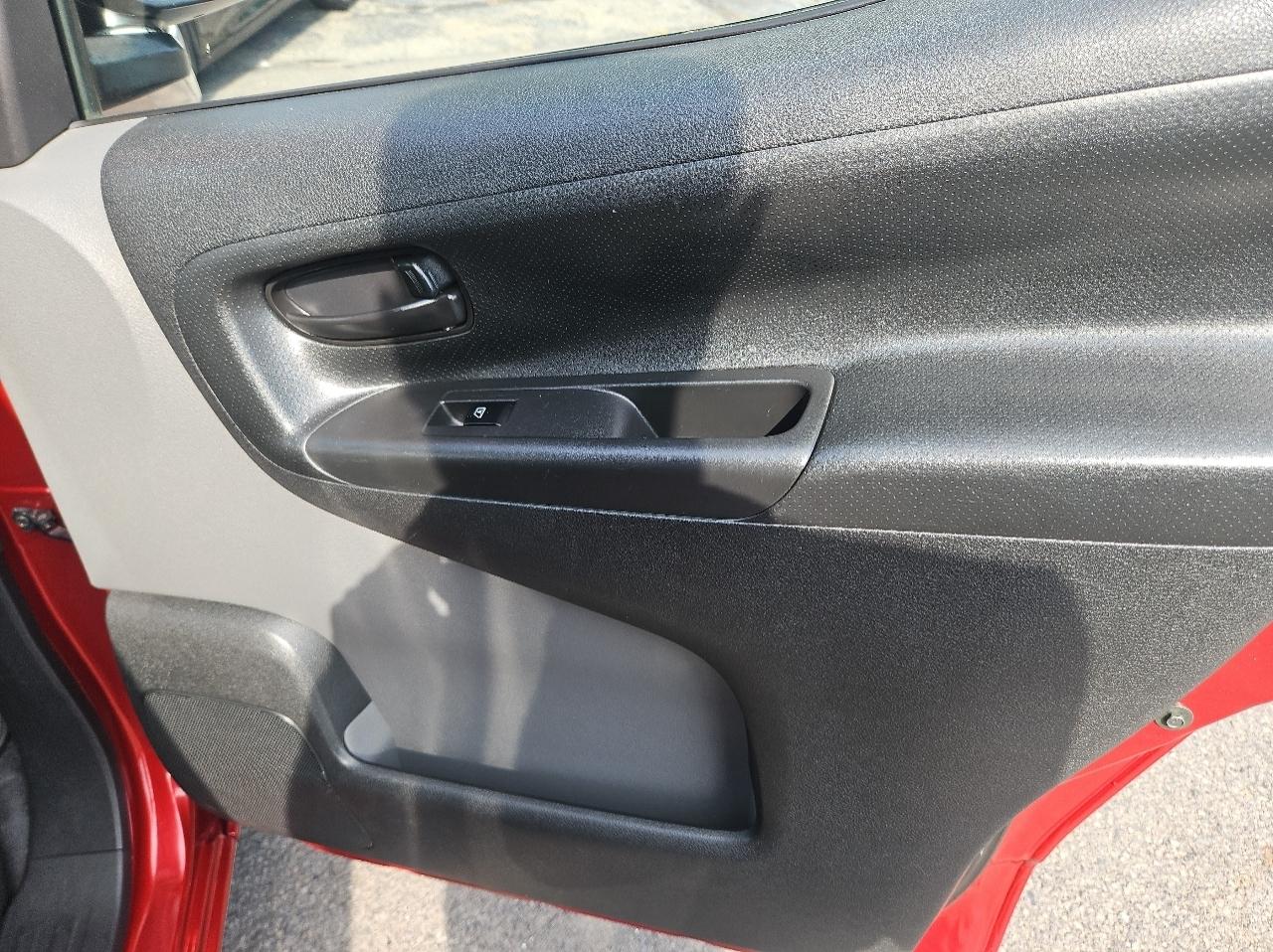 Nissan NV200 I4 S 2015