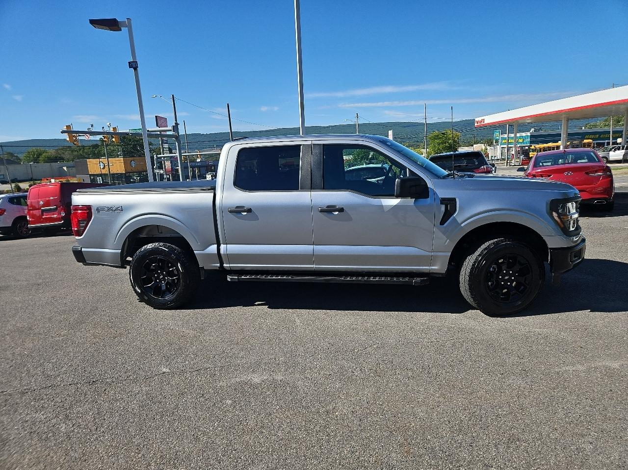 Ford F-150 STX SuperCrew 4WD 2025