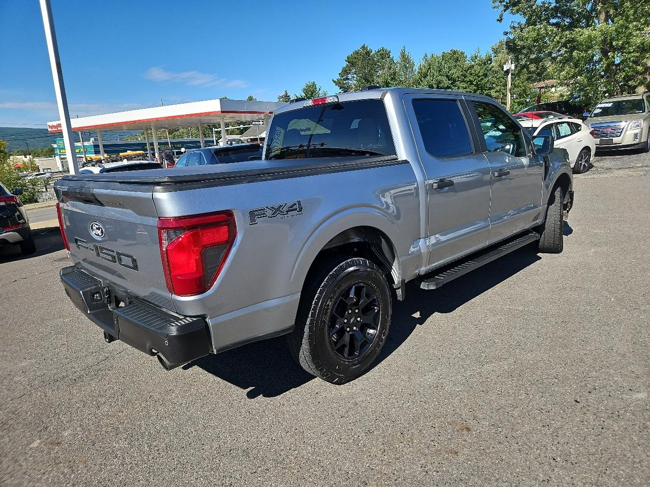 Ford F-150 STX SuperCrew 4WD 2025