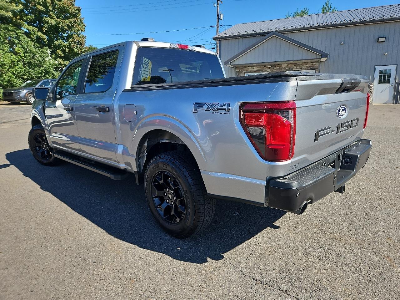 Ford F-150 STX SuperCrew 4WD 2025
