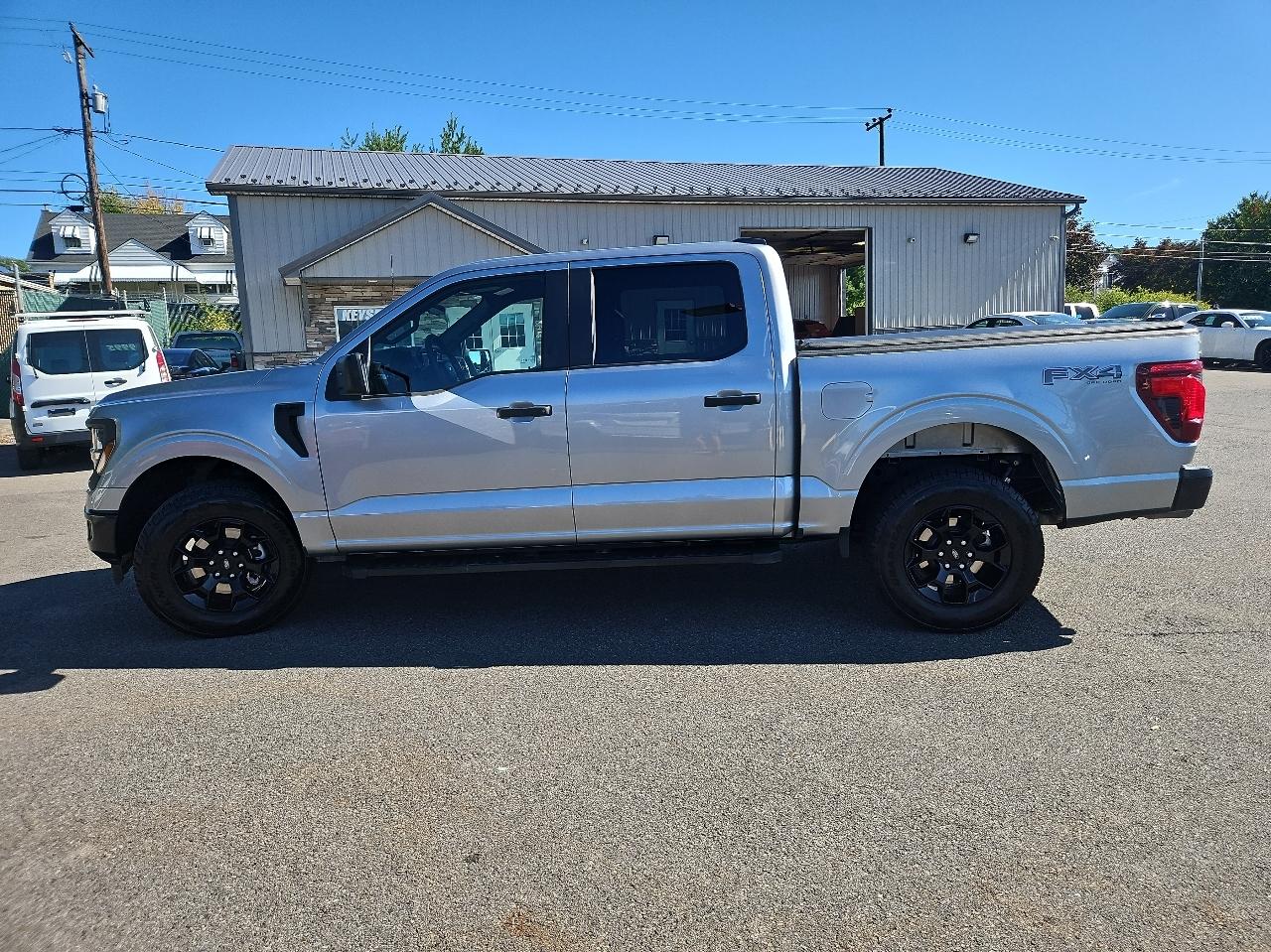 Ford F-150 STX SuperCrew 4WD 2025