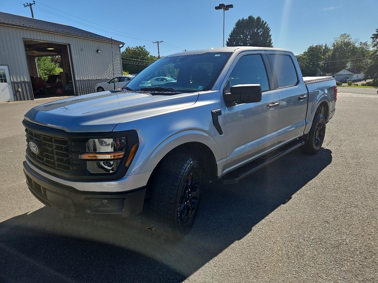 Ford F-150 STX SuperCrew 4WD 2025