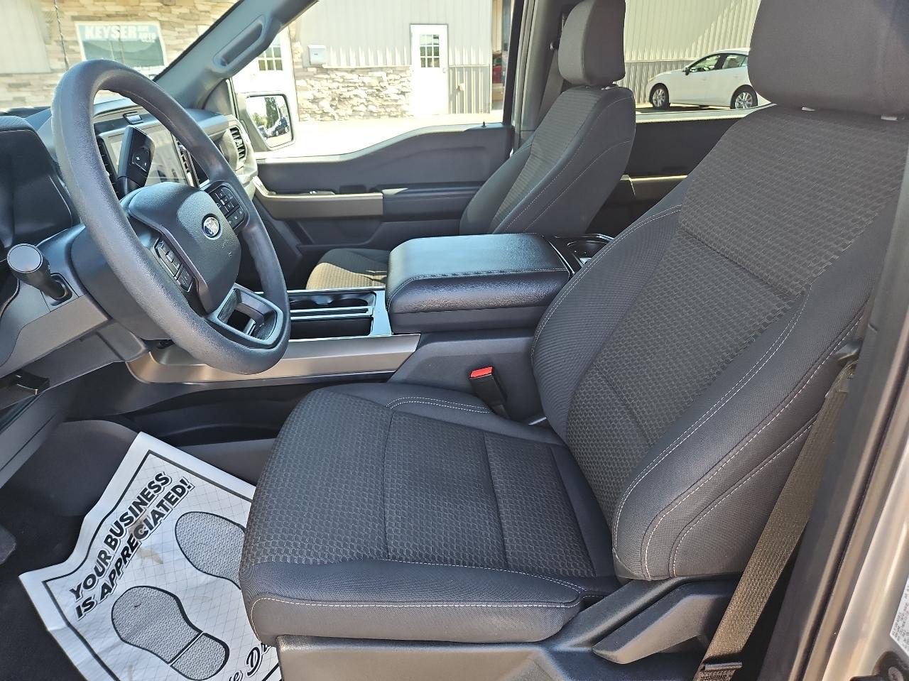 Ford F-150 STX SuperCrew 4WD 2025