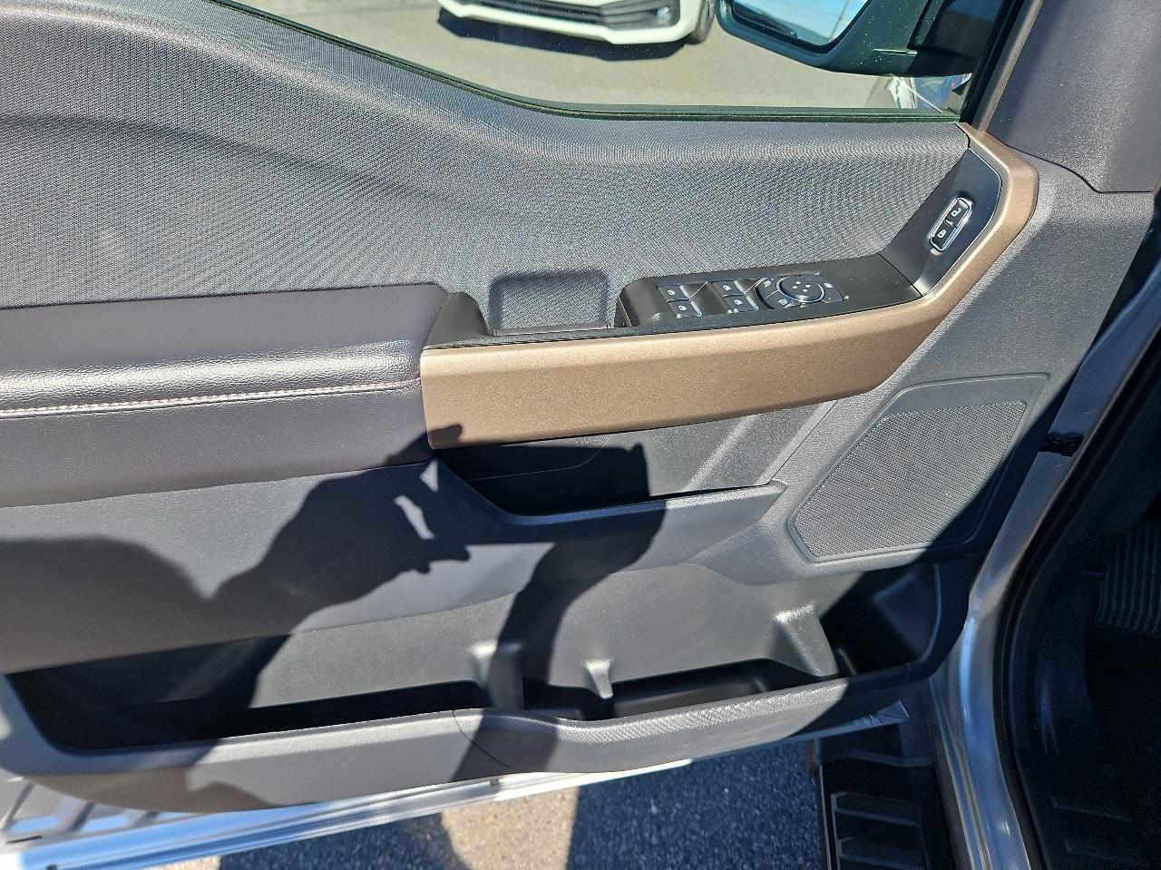Ford F-150 STX SuperCrew 4WD 2025