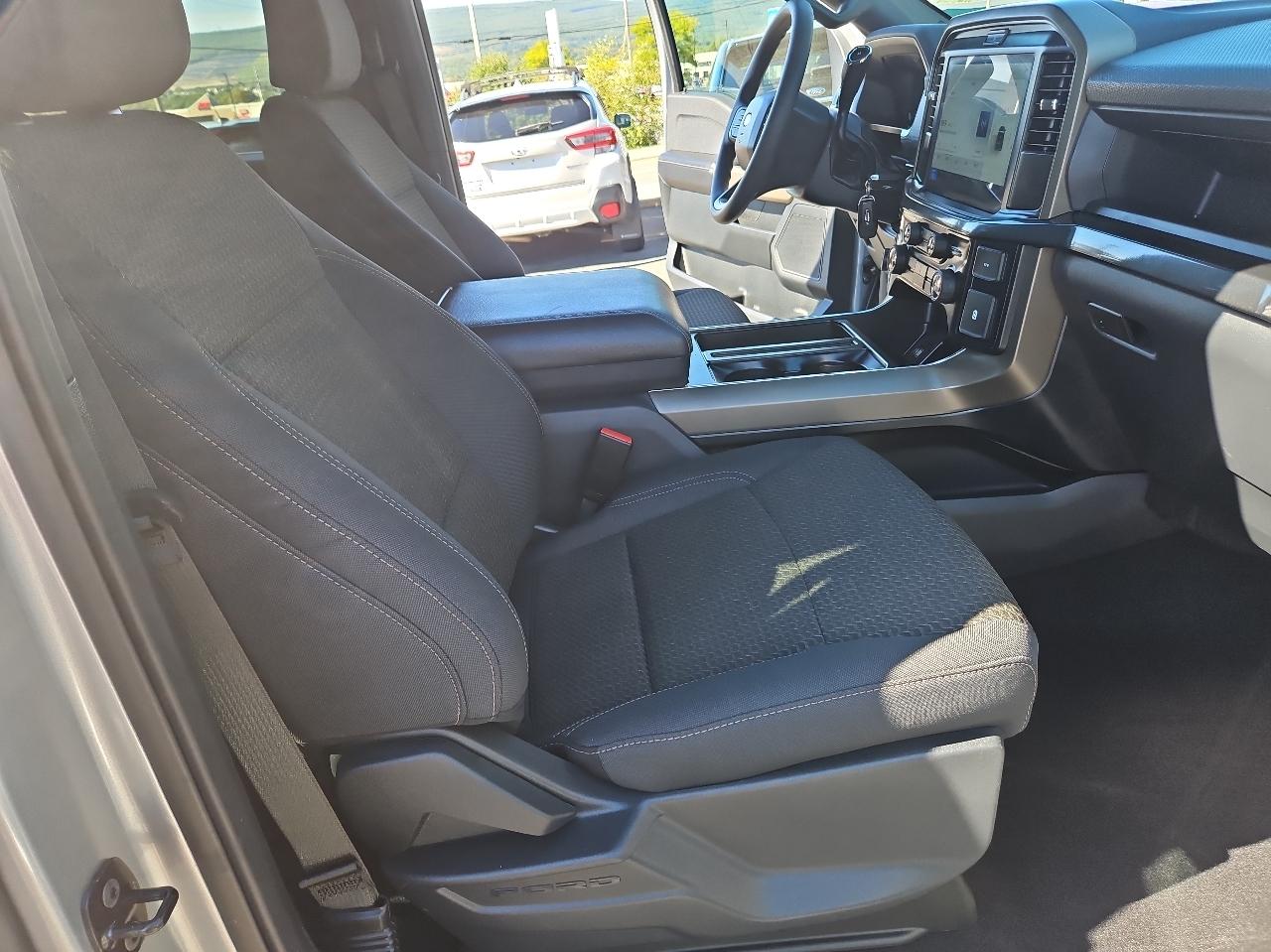 Ford F-150 STX SuperCrew 4WD 2025
