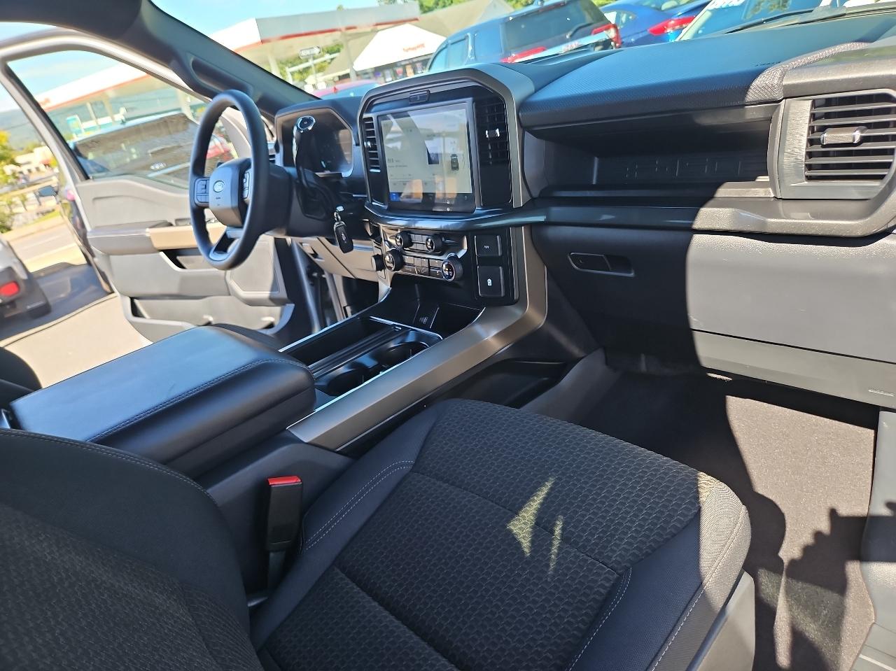 Ford F-150 STX SuperCrew 4WD 2025