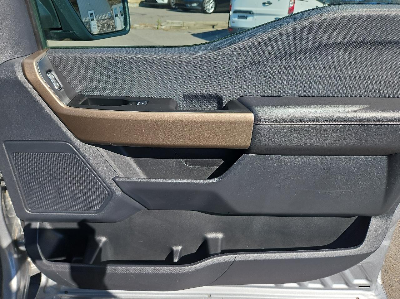Ford F-150 STX SuperCrew 4WD 2025