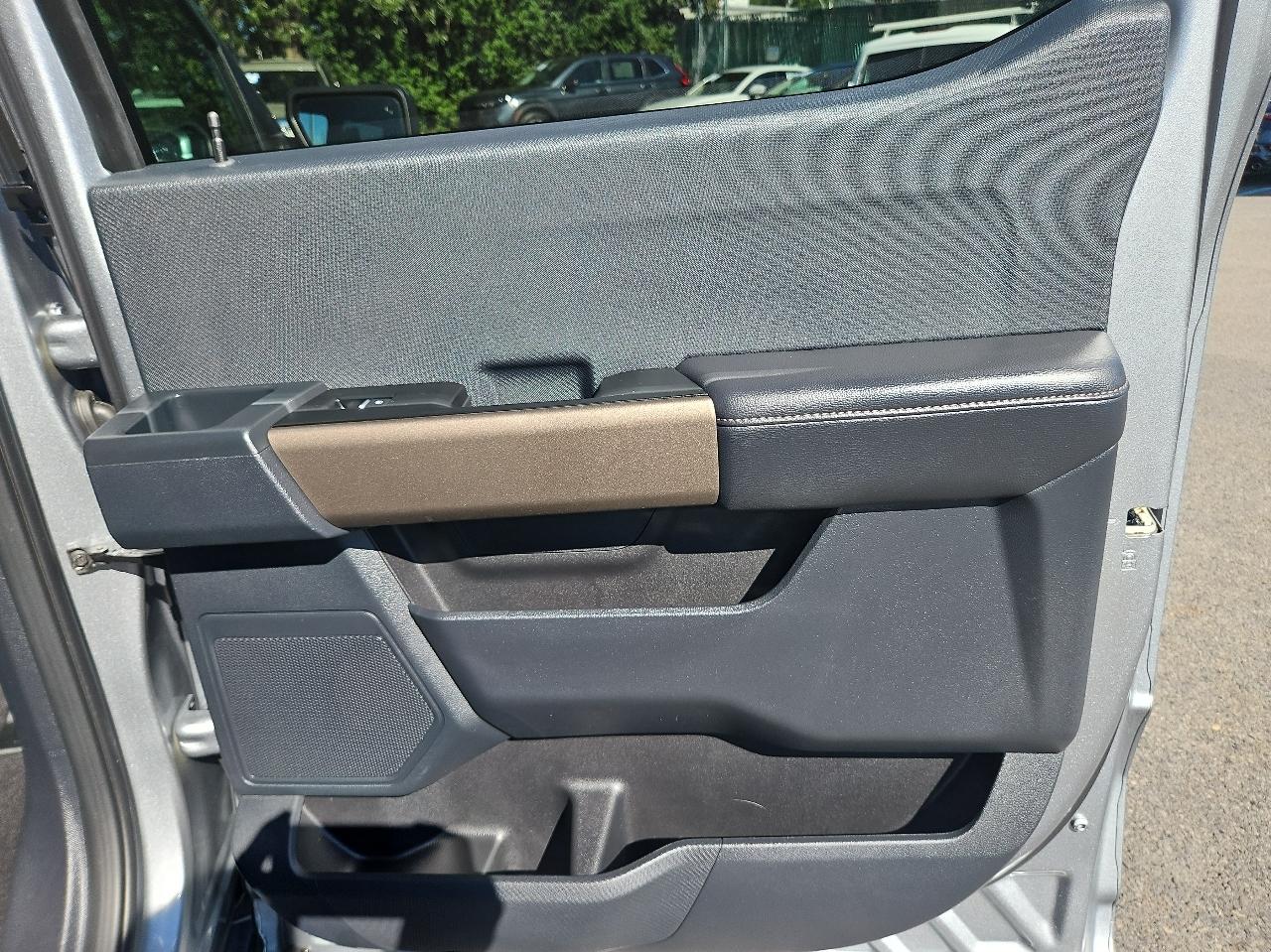 Ford F-150 STX SuperCrew 4WD 2025
