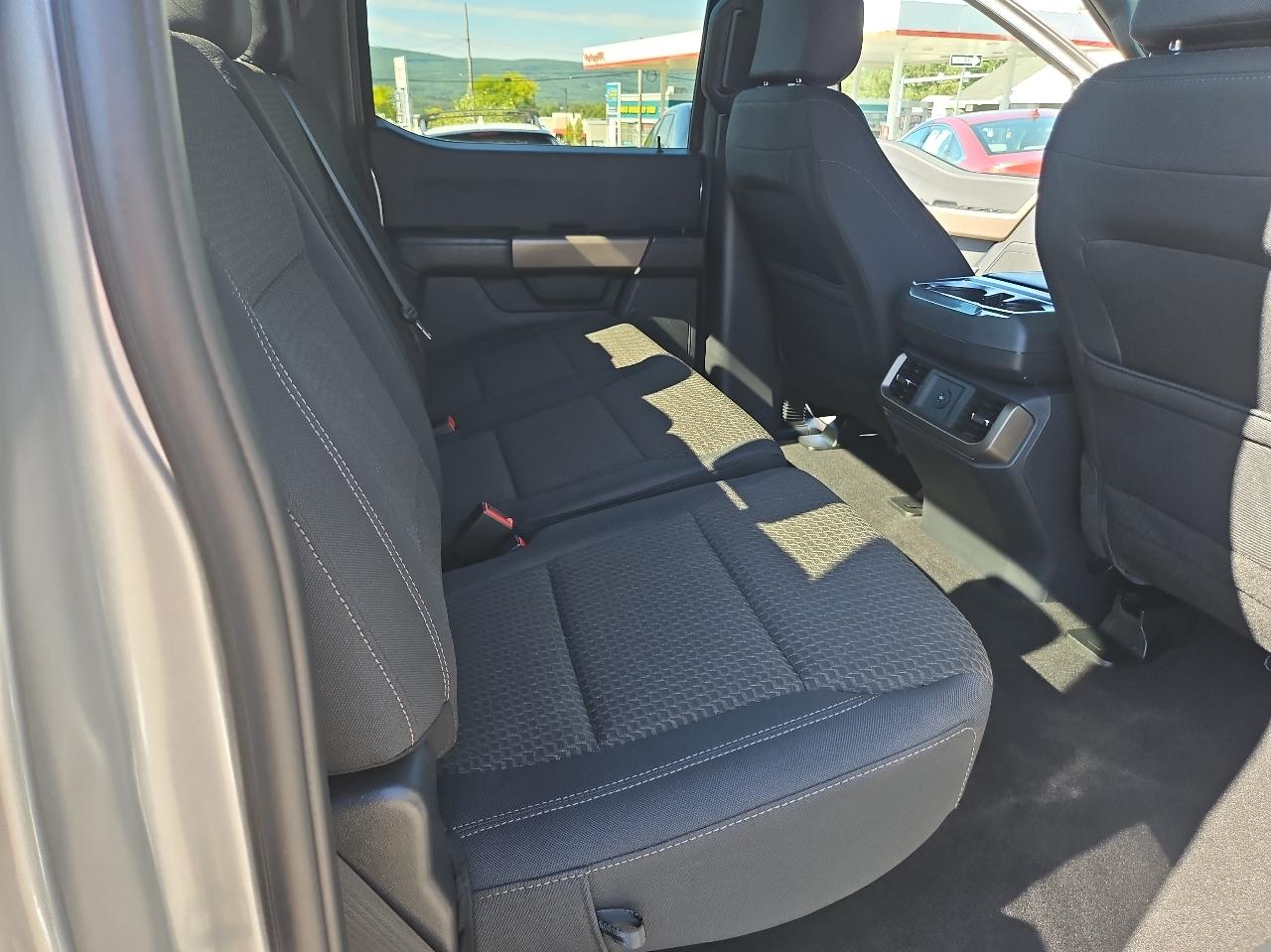 Ford F-150 STX SuperCrew 4WD 2025
