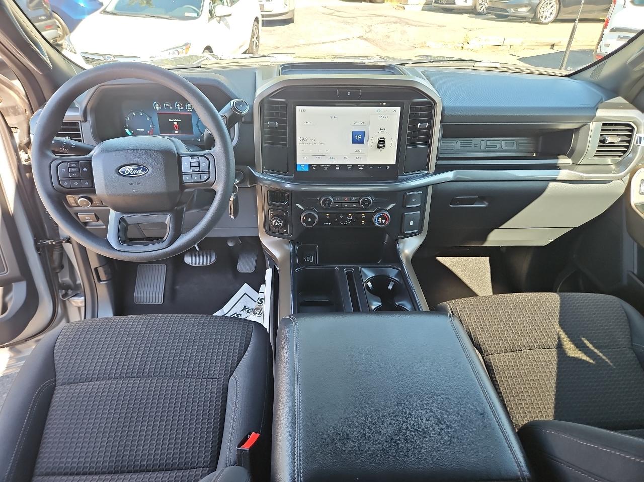 Ford F-150 STX SuperCrew 4WD 2025