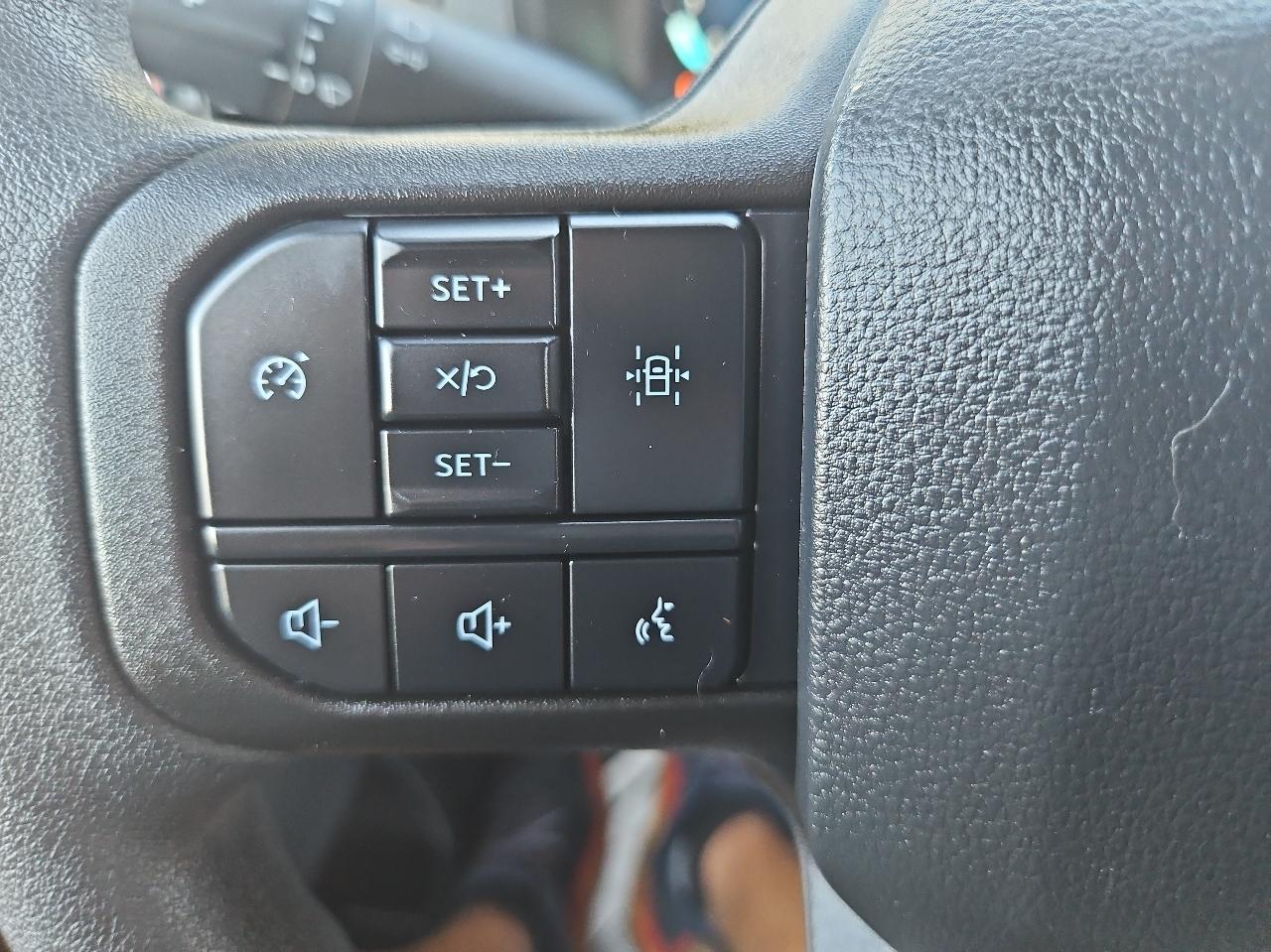 Ford F-150 STX SuperCrew 4WD 2025