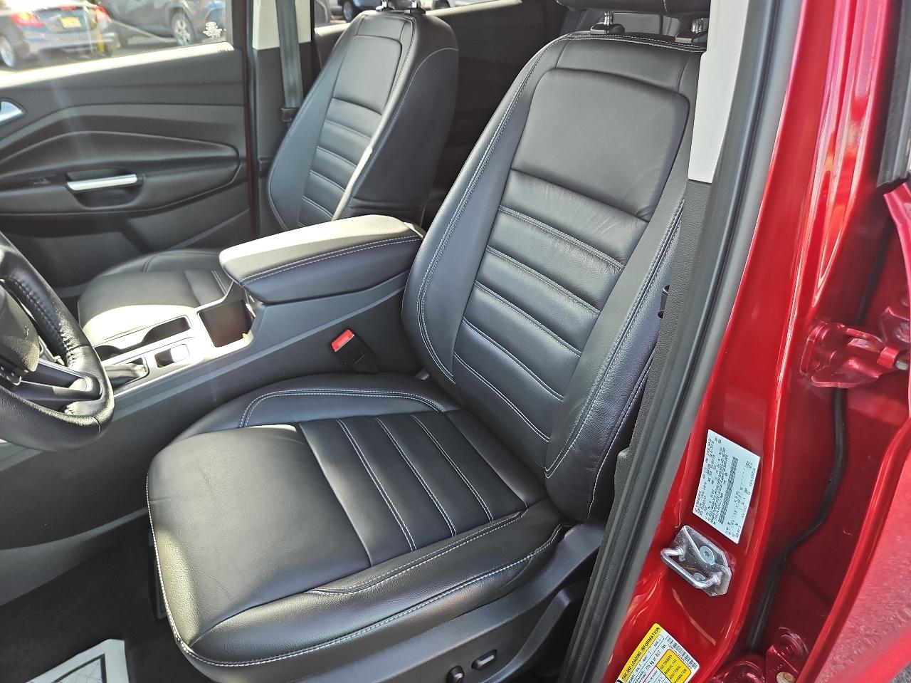 Ford Escape Titanium 4WD 2017