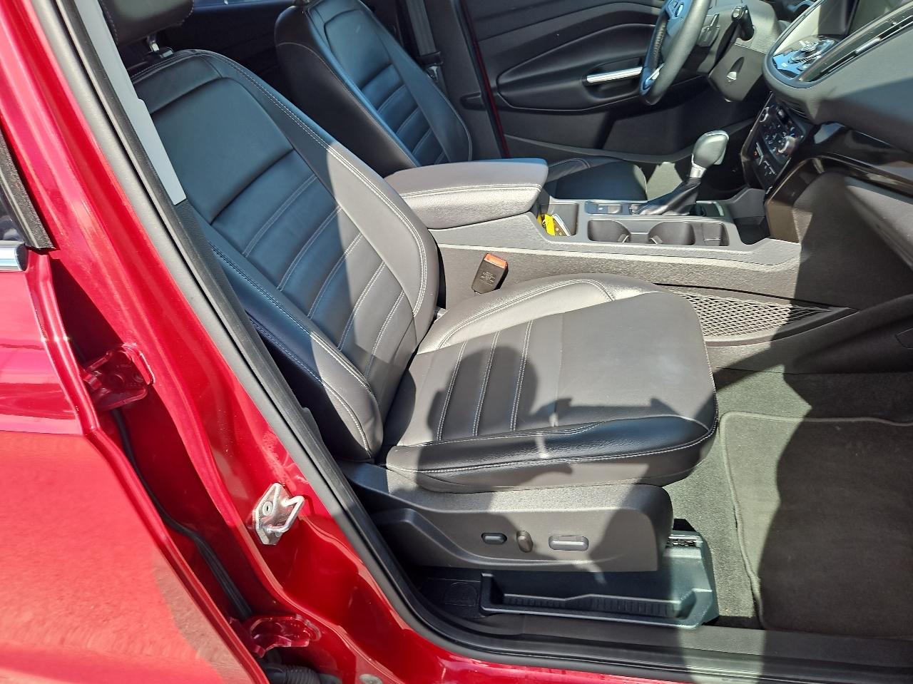 Ford Escape Titanium 4WD 2017