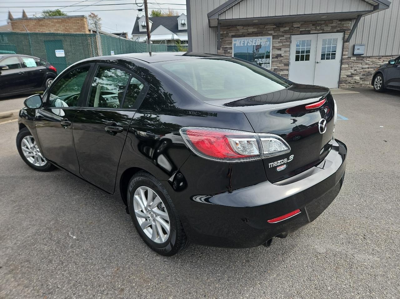 Mazda MAZDA3 4dr Sdn Auto i Touring 2012