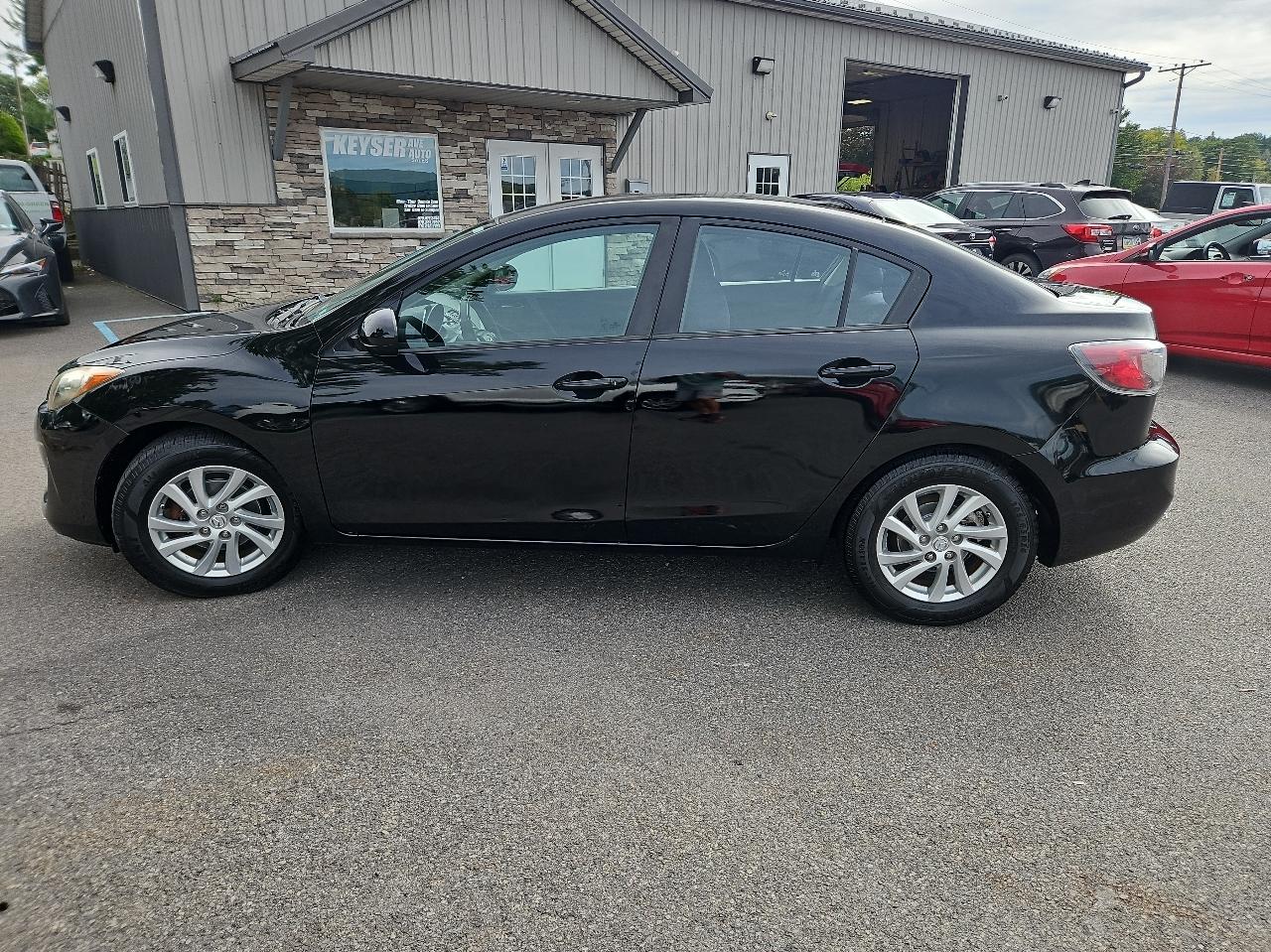 Mazda MAZDA3 4dr Sdn Auto i Touring 2012