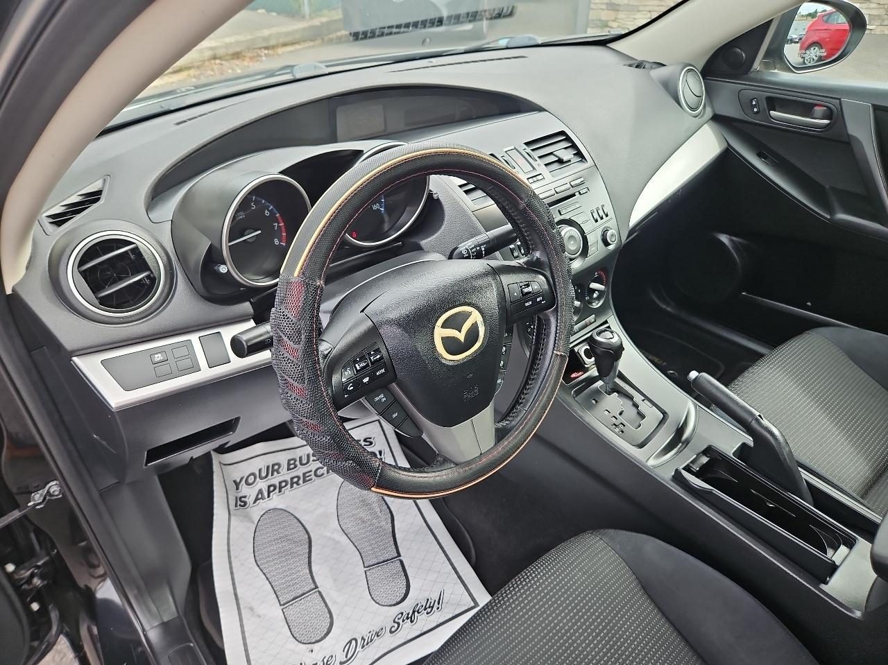 Mazda MAZDA3 4dr Sdn Auto i Touring 2012